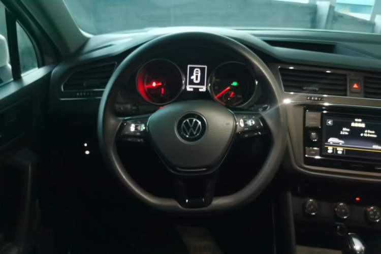 Used Volkswagen Tiguan L 2021 280TSI Automatic Two-Wheel Drive Smart Edition Steering Wheel