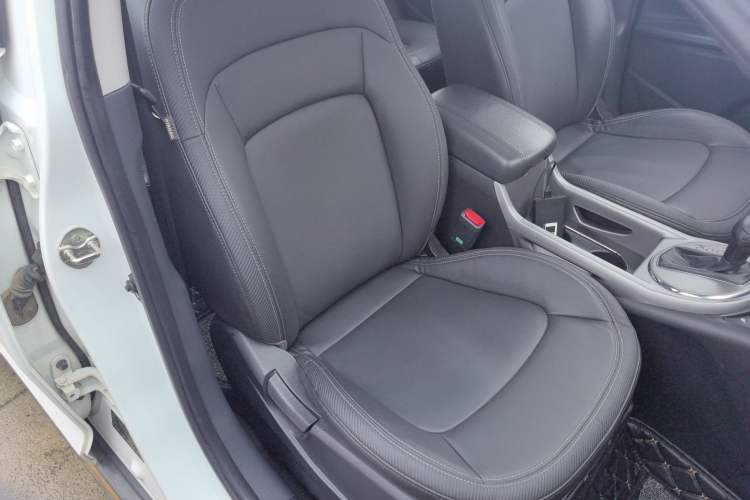 Used Kia Sportage R 2015 2.0L Automatic Two-Wheel Drive DLX Model Right Front Seat