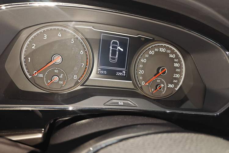 Used Volkswagen Passat 2020 Revised Version 280TSI Business Edition China VI Standard Odometer Close Up