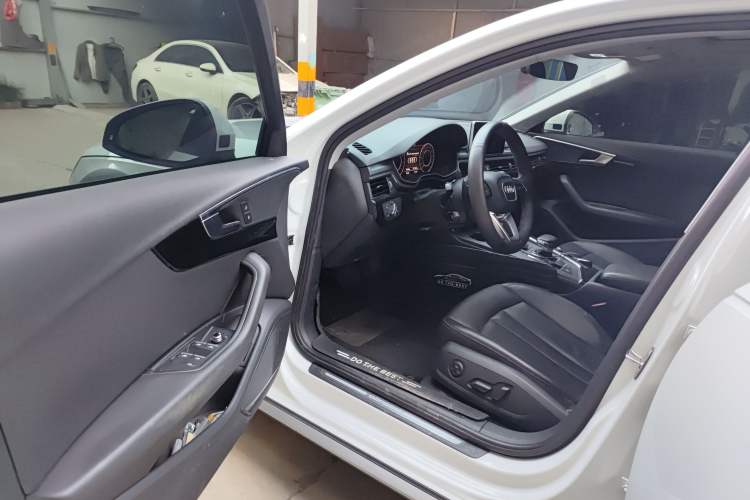 Used Audi A4 2017 45 TFSI allroad quattro Sport model
