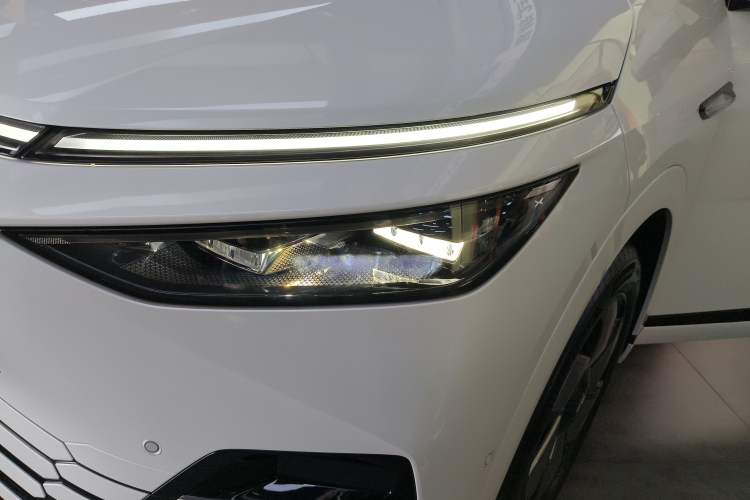 Used XPeng X9 2024 702 Ultra-Long Range Pro
