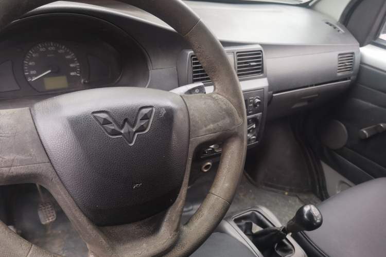 Used Wuling Rongguang Small Truck 2012 1.2L Double-Cab Basic Version LAQ Interior 4