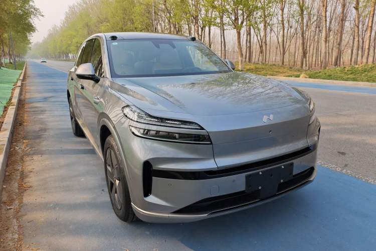 Used ONVO Luxeed L90 2025 Model—Max Six-Seater Version Rear Right 45 Deg