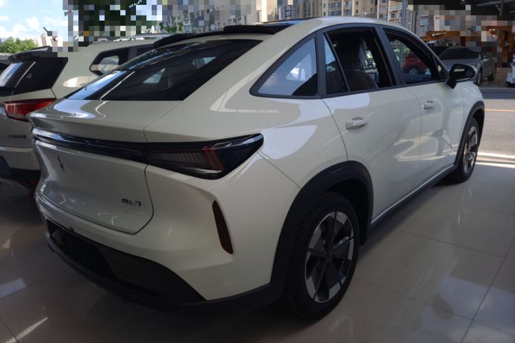 Used Livan Livan 7 2024 450 km Business Glory Edition