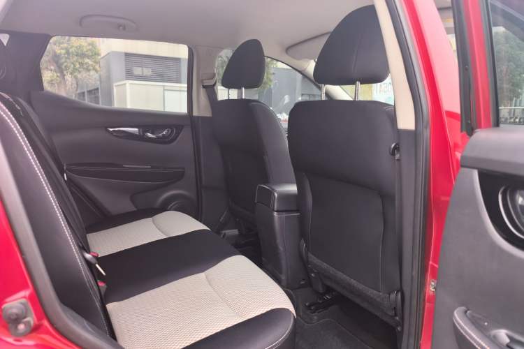 Used Nissan Qashqai 2016 2.0L CVT Elite Edition Interior 6