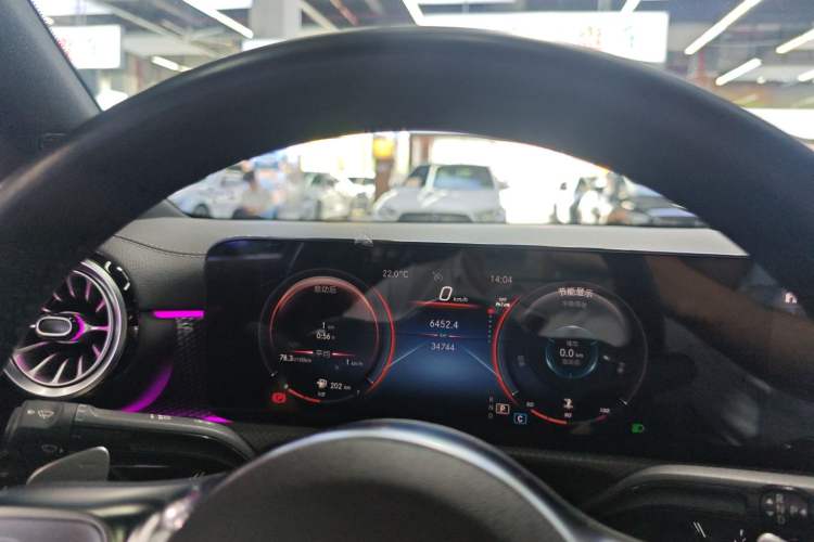 Used Mercedes-Benz A-Class 2022 Revised Version A 200 L Sport Sedan Fashionable Style Odometer Close Up