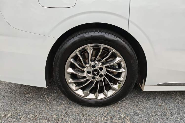 Used VOYAH Dream 2024 EV Long-Range Premium Edition