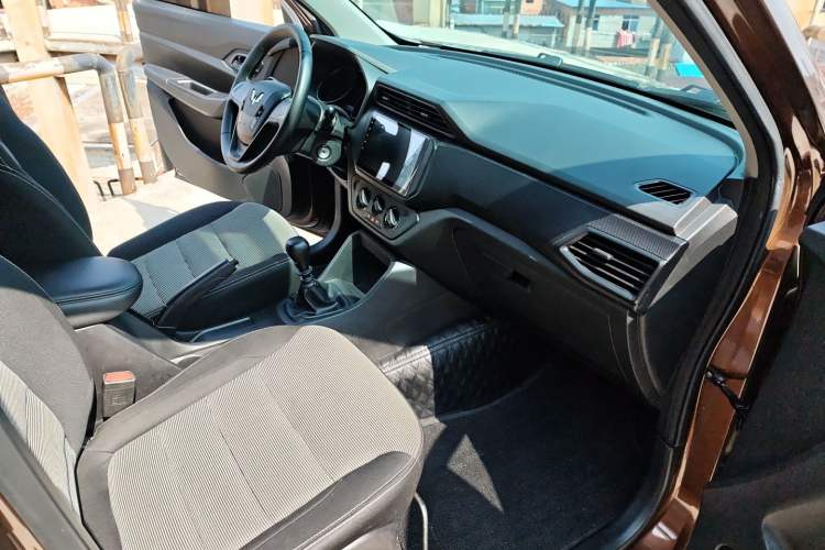 Used Wuling Hongguang 2019 1.5L S Basic Version China VI Standard LAR