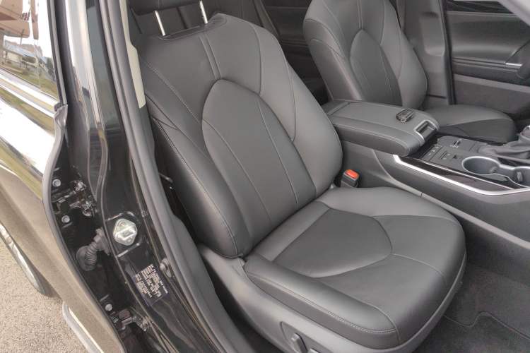 Used Toyota Highlander 2022 Dual-Engine 2.5L Four-Wheel Drive Prestige Version 7 Seats Right Front Seat