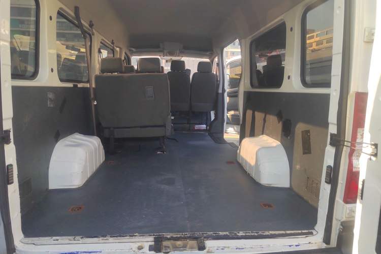 Used Dongfeng Yufeng Yufeng 2021 2.0T Power King Front-Drive Logistics Vehicle Long Wheelbase Mid-Roof Design 6–9 Seats China VI Emission Standard ZD20