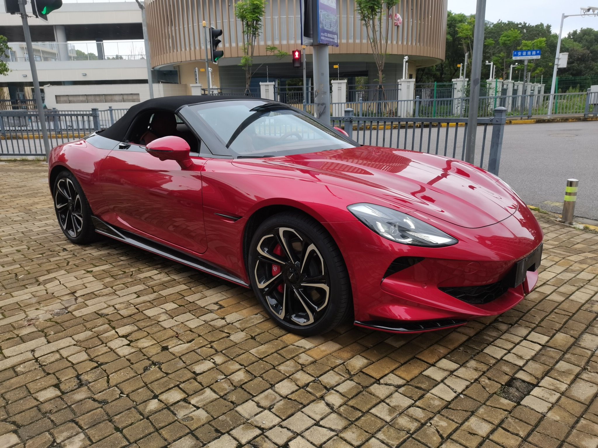 MG Cyberster 2024 520 km Legendary All-Wheel-Drive Version — снимка 6