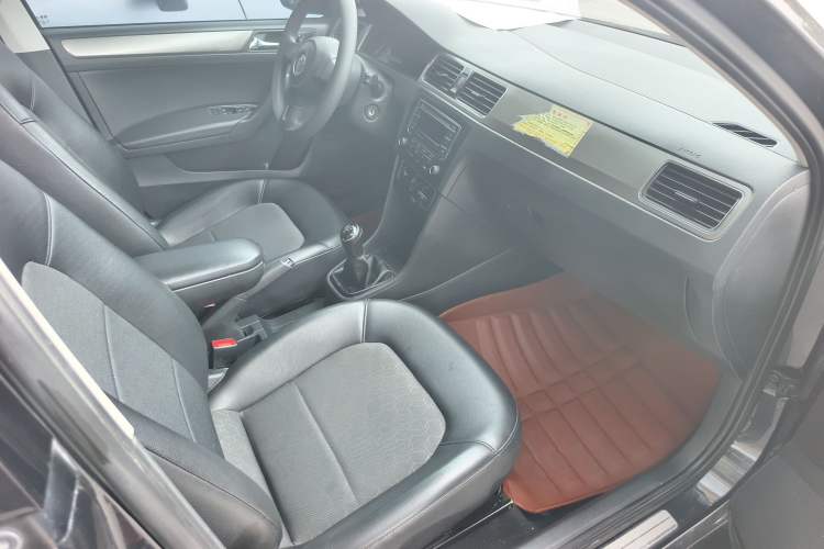 Used Volkswagen Santana 2015 1.6L Manual Comfort Edition