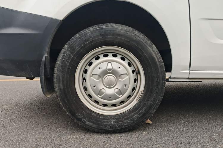 Used Ford Transit 2019 2.0T Diesel Multi-Purpose Commercial Vehicle Short Wheelbase Low Roof 6-Seater China VI Standard Exterior 4