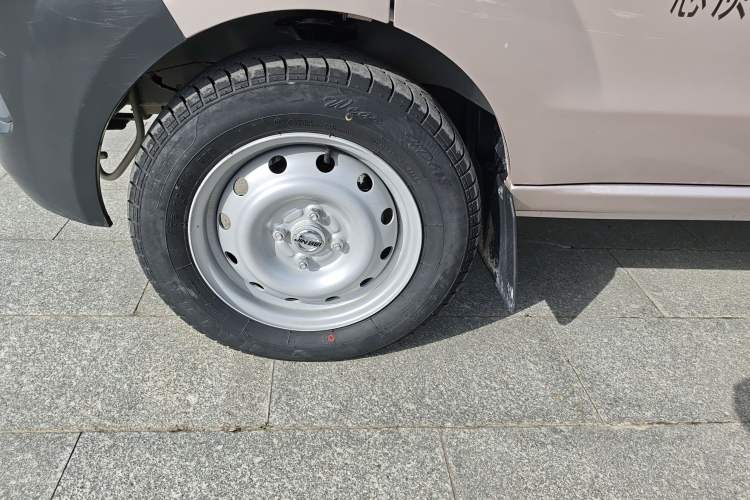 Used Jinbei Hiace X30 2023 1.5L Super-Enjoyment Van 2/5 Seats Non-Air-Conditioned Version SWC15M Exterior 7