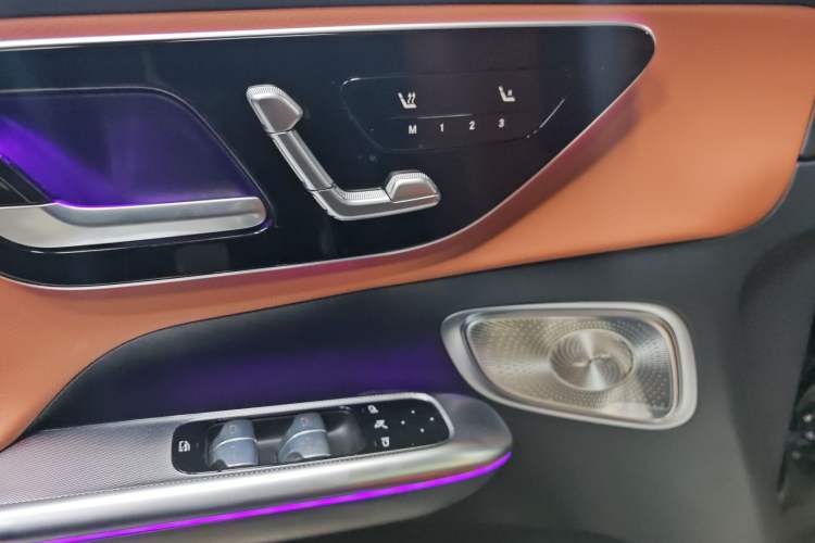 Used Mercedes-Benz GLC 2024 GLC 300 L 4MATIC Dynamic Edition 5-seater Interior 2