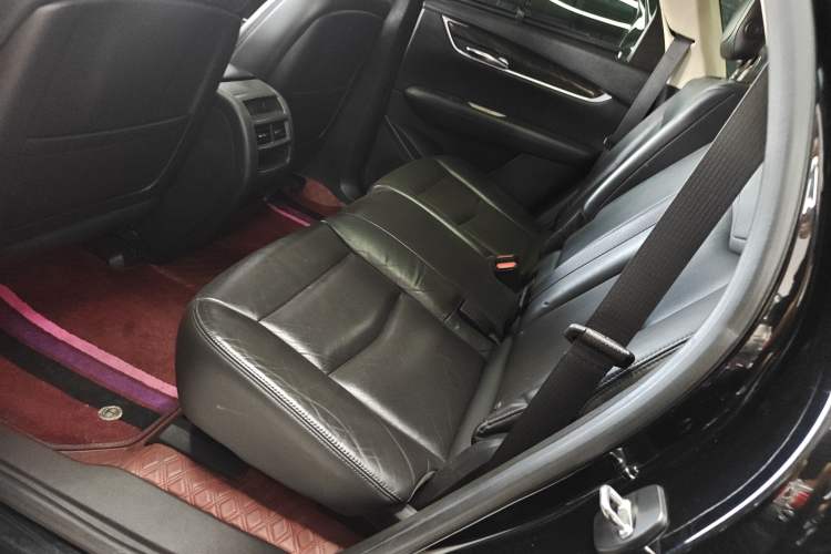 Used Cadillac XT5 2018 25T Luxury Model Interior 1