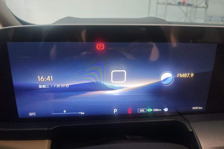 Used Buick GL8 New Energy 2025 Lushang First-Drive Edition 7-Seater Odometer Close Up