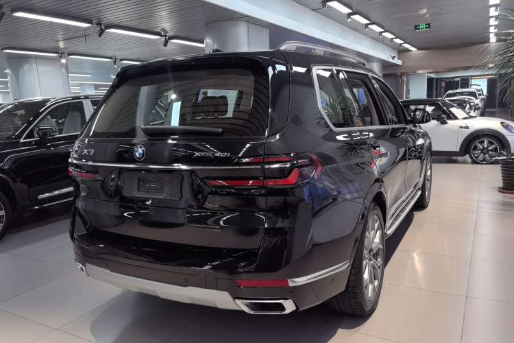 Used BMW X7 2023 xDrive40i Luxury Package with Leading Features
