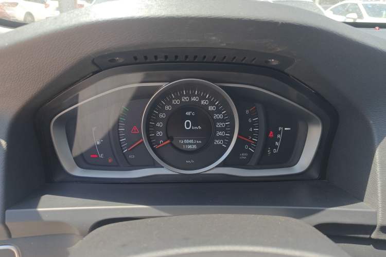 Used Volvo V60 2014 T5 Zhiyi Edition