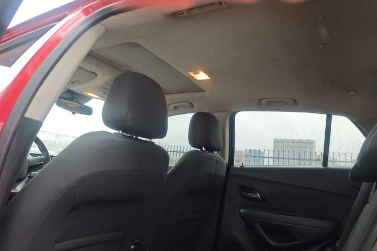 Used Chevrolet Trax 2016 1.4T Manual Two-Wheel Drive Comfort Version with Sunroof