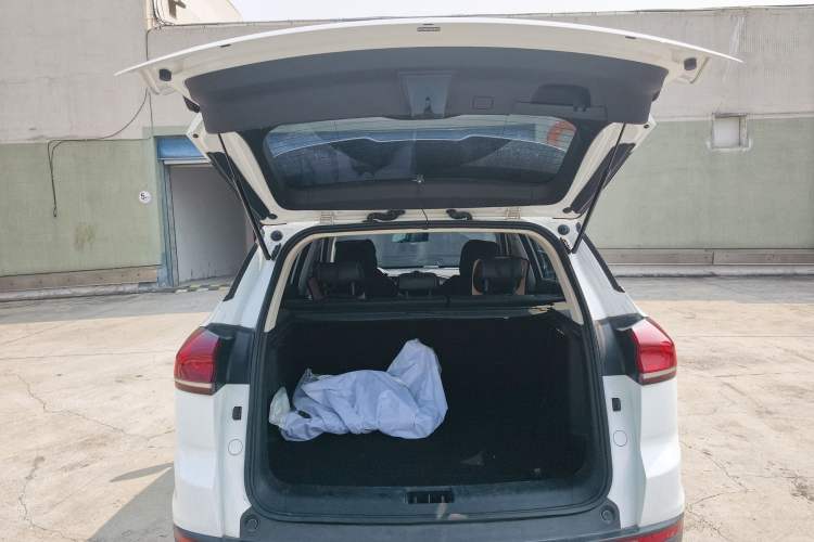 Used Geely Auto Emgrand X7 Sport 2020 1.5TD Automatic Smart Connect PRO Trunk