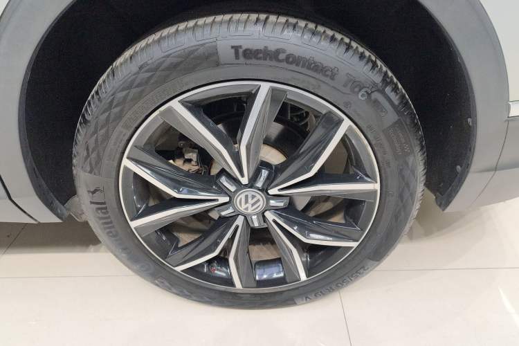 Used Volkswagen Tiguan L 2018 380TSI Automatic All-Wheel Drive Flagship Edition Exterior 4