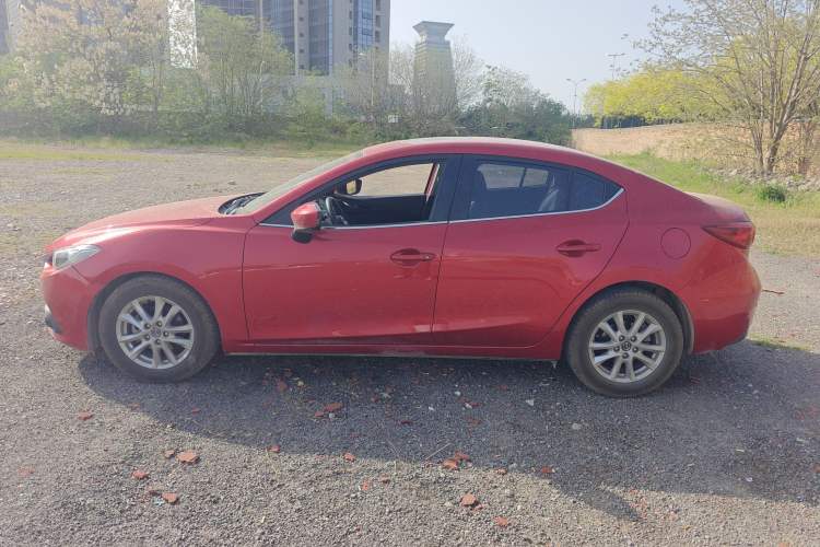 Used Mazda 3 Axela 2016 Sedan 1.5L Automatic Luxury Model Exterior 1