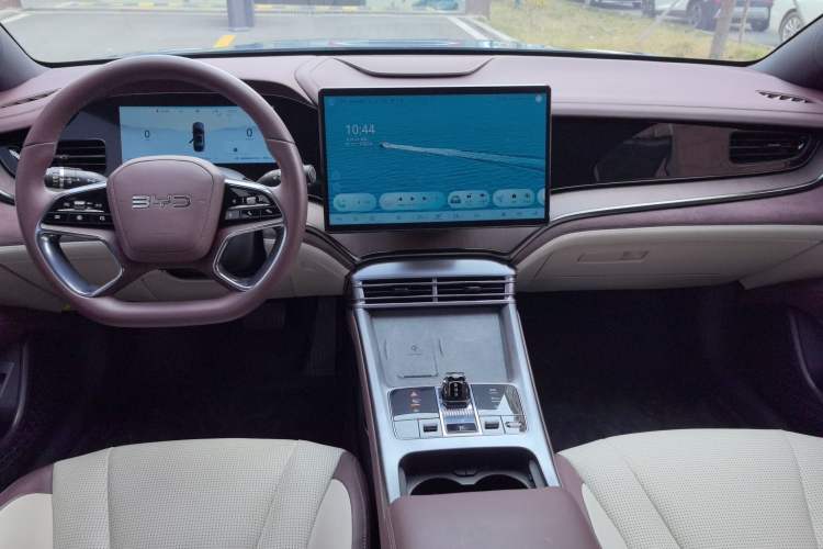 Used BYD Seal 2023 DM-i 1.5L 121km Prestige Model Center Console