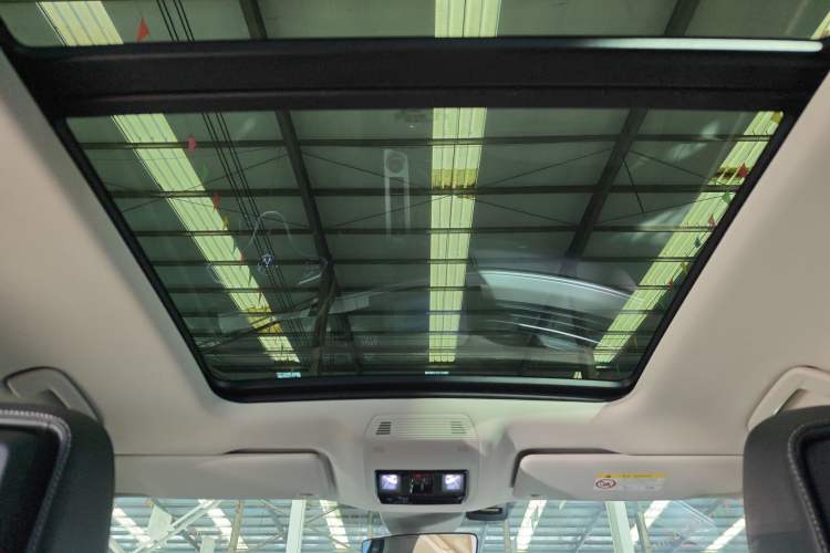 Used Volkswagen Tavendor 2023 380TSI All-Wheel Drive R-Line Journey Edition Interior 6