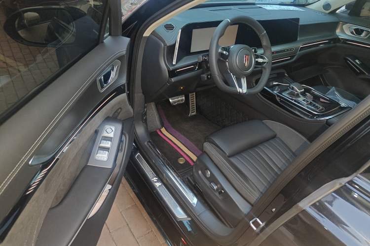 Used Hongqi H9 2025 2.0T Two-Wheel-Drive Flagship Private Enjoyment Style 5 Seats
