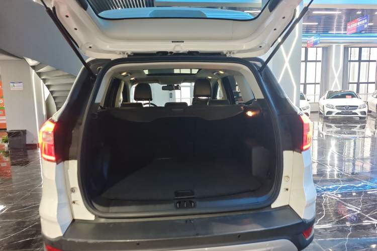 Used Ford Kuga 2017 EcoBoost 180 Two-Wheel-Drive Tiger Leap Model
