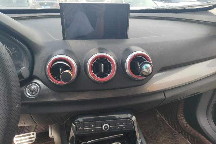 Used Wey VV7 2017 2.0T Flagship Model Audio And AC Panel