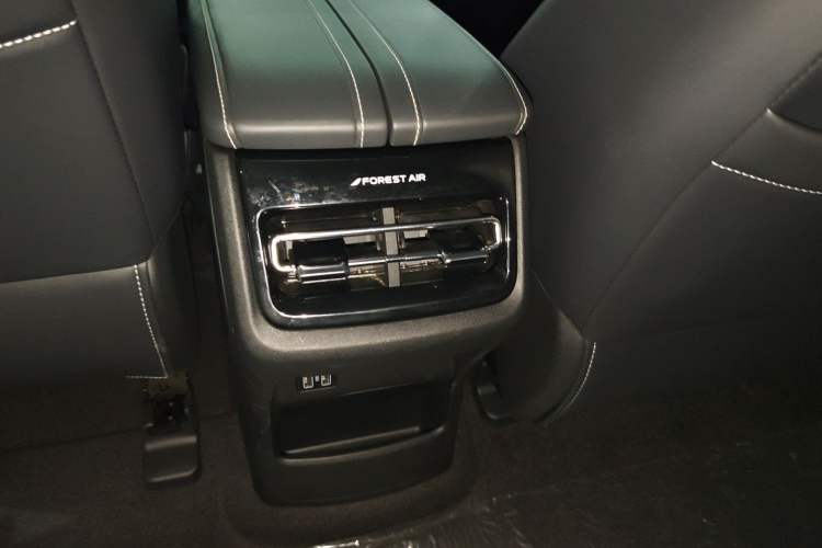 Used CHANGAN UNI-K 2024 2.0T Two-Wheel Drive Global Edition Interior 7