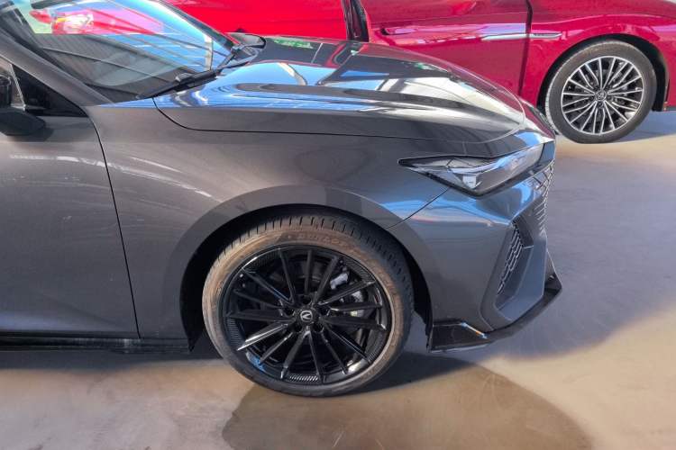 Used Changan UNI-V 2024 2.0T Classic Sport Edition