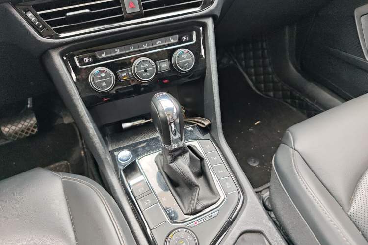 Used Volkswagen Tharu 2019 330TSI Four-Wheel Drive Flagship Model China VI Standard Gear Lever