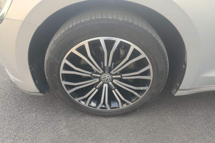 Used Volkswagen Phideon 2019 380TSI Two-Wheel Drive Business Edition China VI Standard
