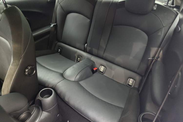 Used MINI 2020 1.5T COOPER Three-Door Midnight Red Limited Edition
