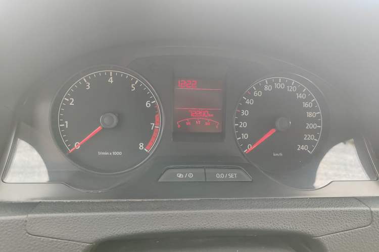 Used Volkswagen Santana 2015 1.4L Manual Fashion Edition Odometer Close Up