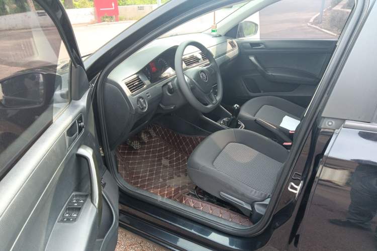 Used Volkswagen Santana 2016 1.6L Manual Fashion Edition Interior 2