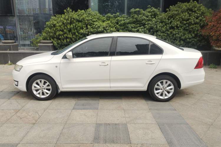 Used Skoda Rapid 2015 1.6L Manual Smart Selection Model