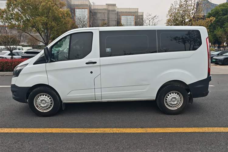 Used Ford Transit 2019 2.0T Diesel Multi-Purpose Commercial Vehicle Short Wheelbase Low Roof 6-Seater China VI Standard Exterior 2