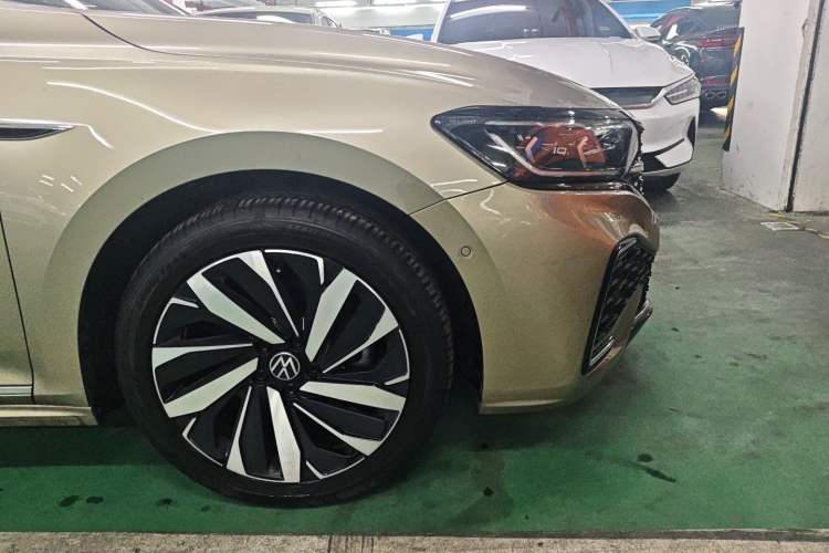 Used Volkswagen Passat 2022 330TSI Starry Luxury Edition Exterior 3