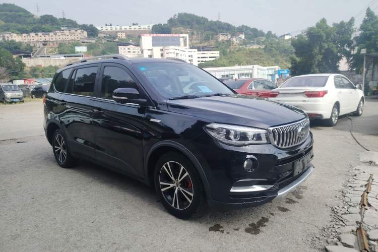 Used SWM X7 2020 2.0L Manual Elite Version 7 Seats
