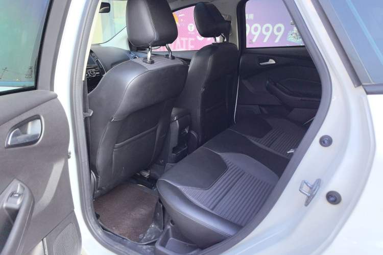 Used Ford Focus 2018 Hatchback Classic 1.6L Automatic Trendy SmartDrive Edition Left Rear Seat