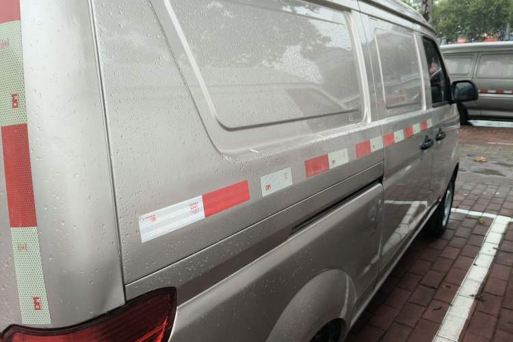 Used Jinbei Hiace X30 2023 1.5L Business-Style Van 2/5-Seater Air-Conditioned Version SWC15M