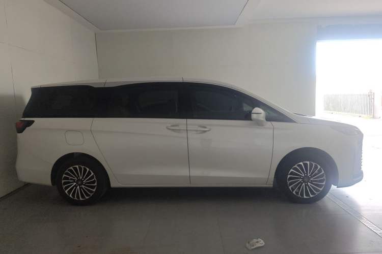 Used Buick GL8 New Energy 2025 Lushang First-Drive Edition 7-Seater Exterior 2