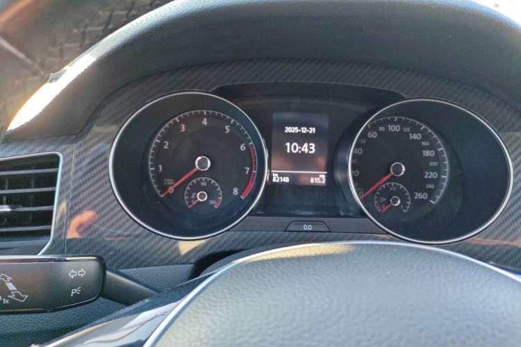 Used Volkswagen Golf Sportsvan 2016 280TSI Automatic Luxury Model Odometer Close Up