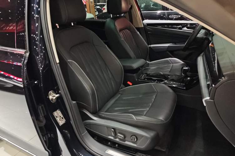 Used Volkswagen Passat 2023 Facelift 330TSI Luxury Edition
