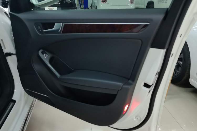 Used Audi A4L 2016 35 TFSI Collection Edition S line Comfort Model Interior 9