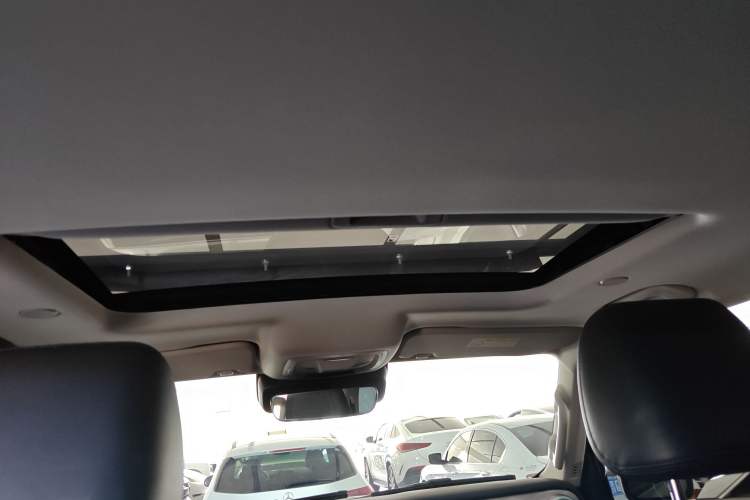 Used Tank 300 2023 City Edition 2.0T—Stylish as Ever Headliner